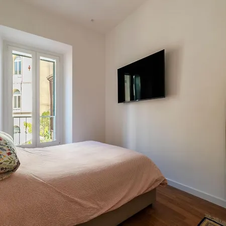 Guesthost - Modern And Bright In Rome